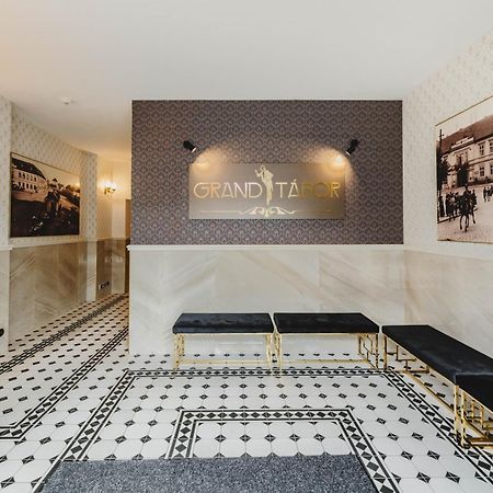 Grand Tabor Hotel Bagian luar foto