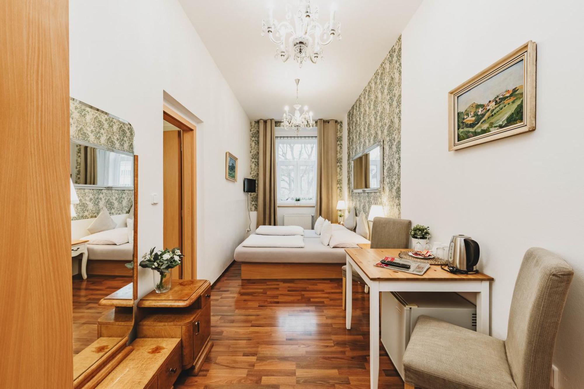 Grand Tabor Hotel Bagian luar foto