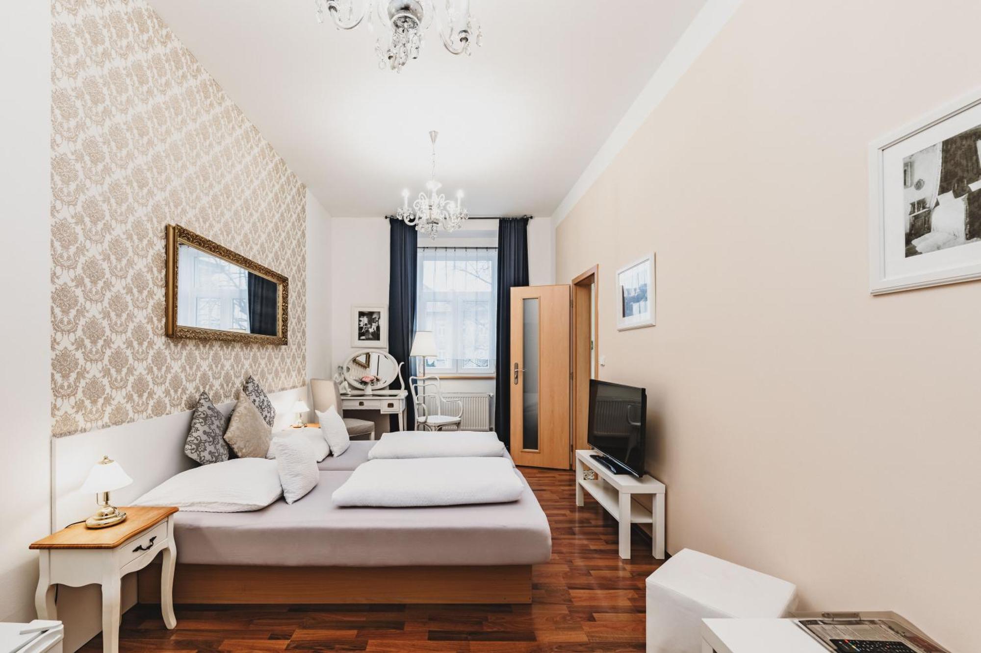 Grand Tabor Hotel Bagian luar foto