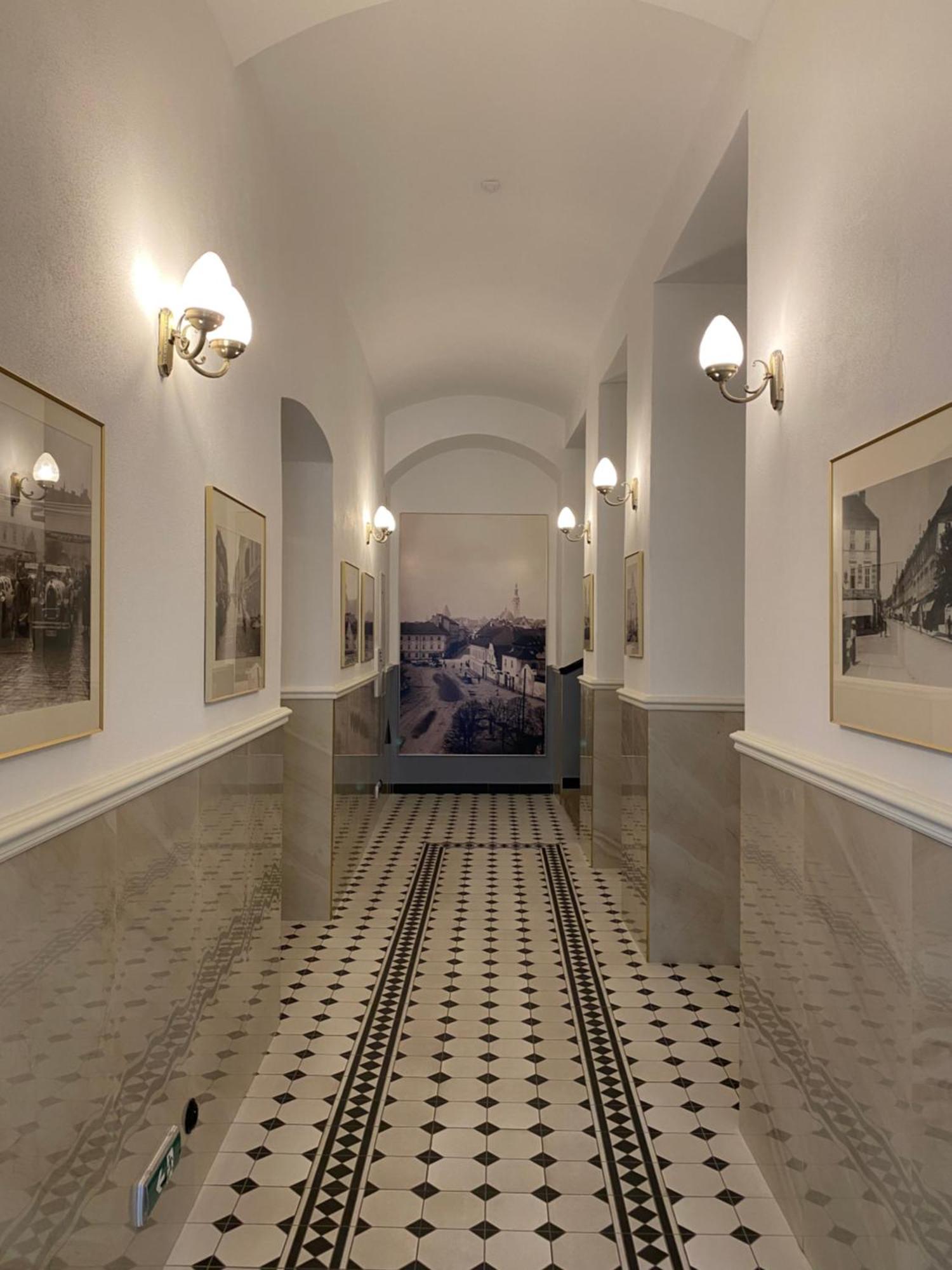 Grand Tabor Hotel Bagian luar foto