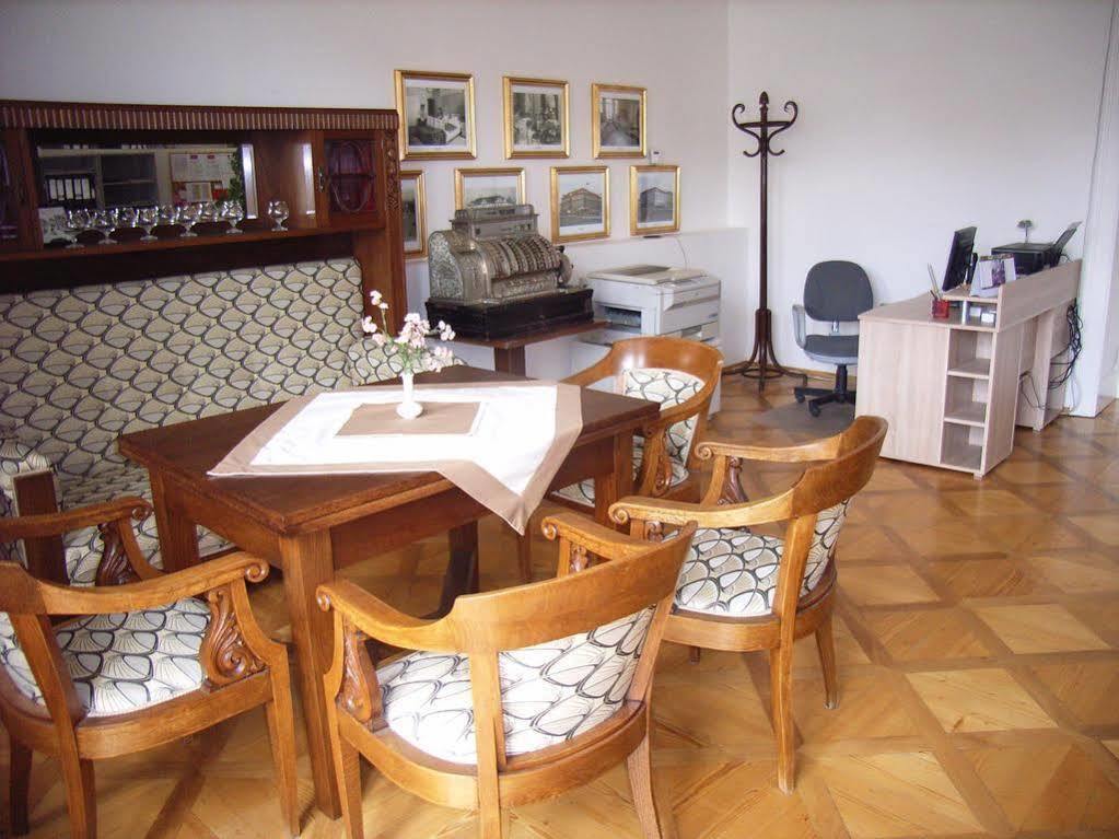 Grand Tabor Hotel Bagian luar foto